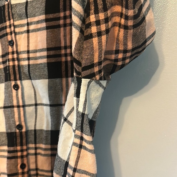 SHEIN Black and White 3/4 Sleeve Button Down Shirt - Picture 6 of 9